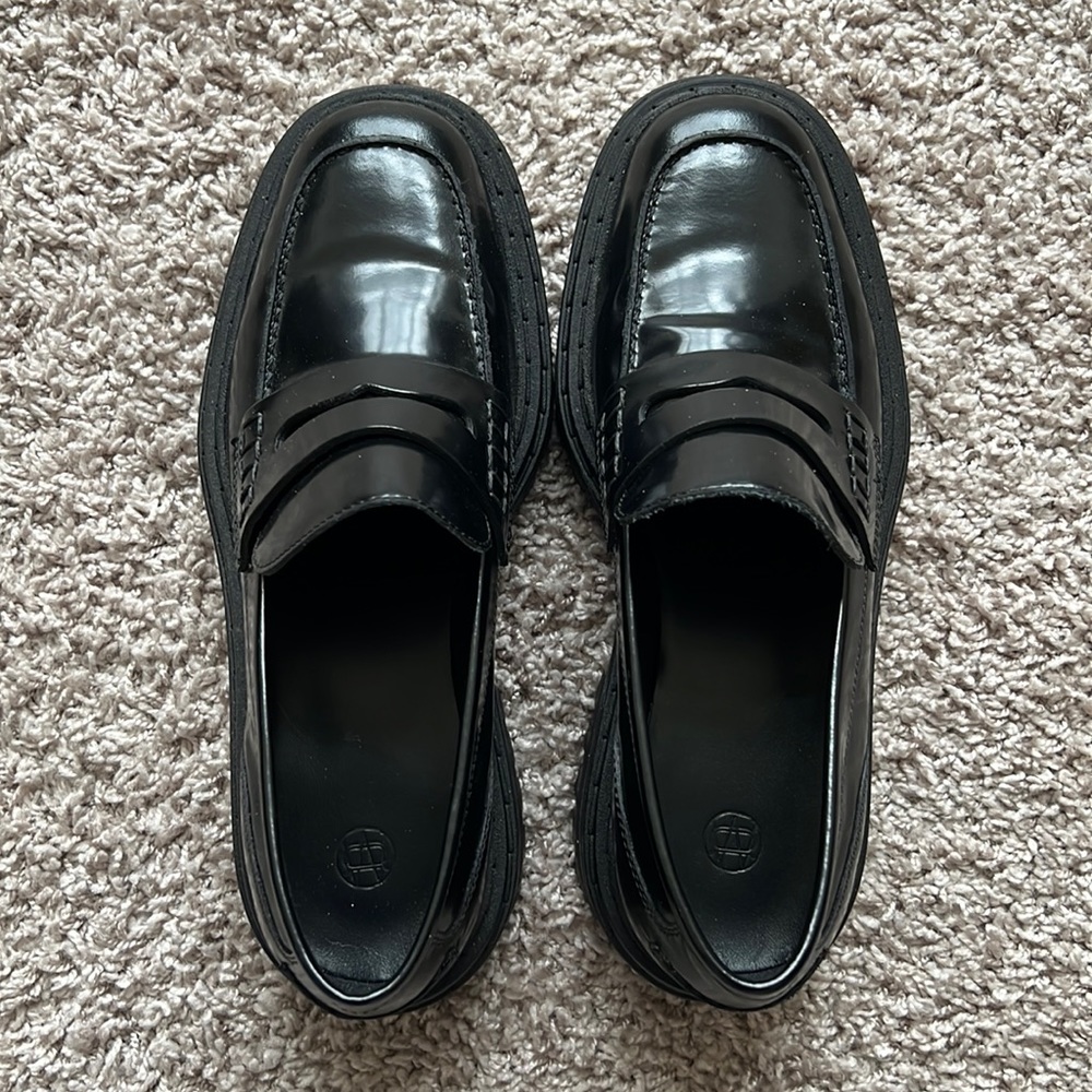 Massimo Dutti women’s leather loafer